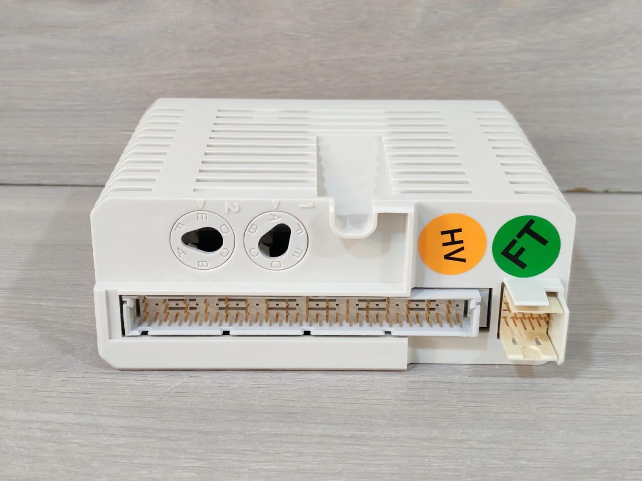 ABB AO810V2 3BSE038415R1 OUTPUT MODULE 8CH 0-20mA WITH FILTHY BOX